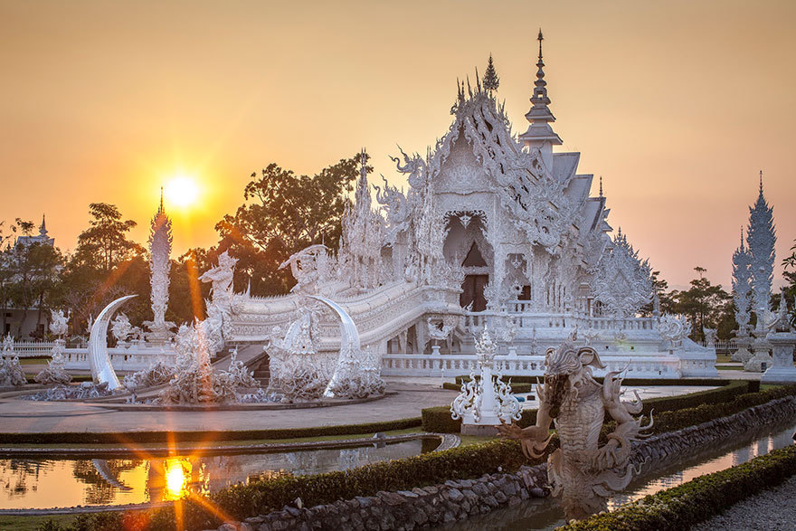 Vẻ đẹp kỳ ảo của ngôi đền Trắng ở Thái Lan